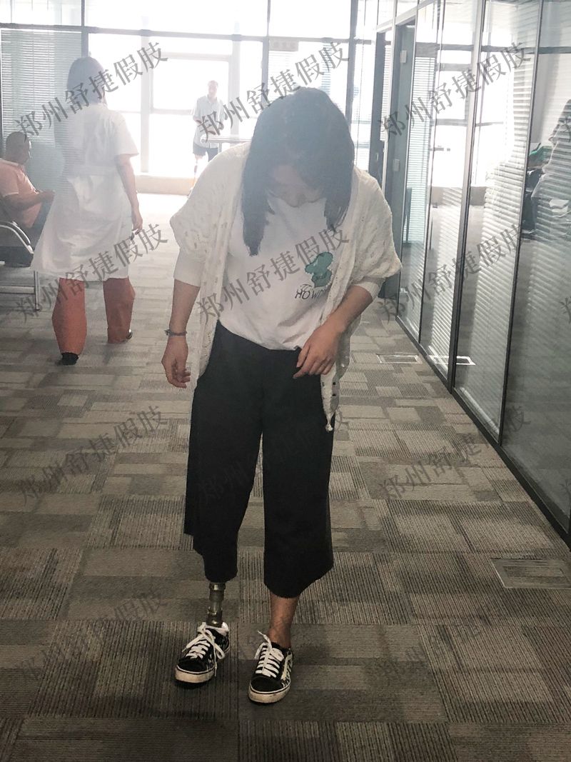 女性專(zhuān)用小腿假肢..jpg