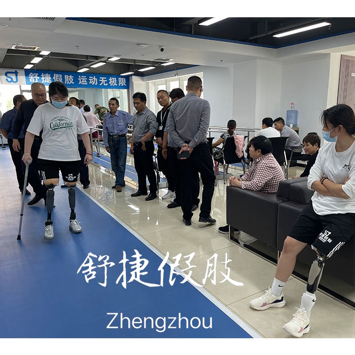 雙大腿假肢，智能假肢