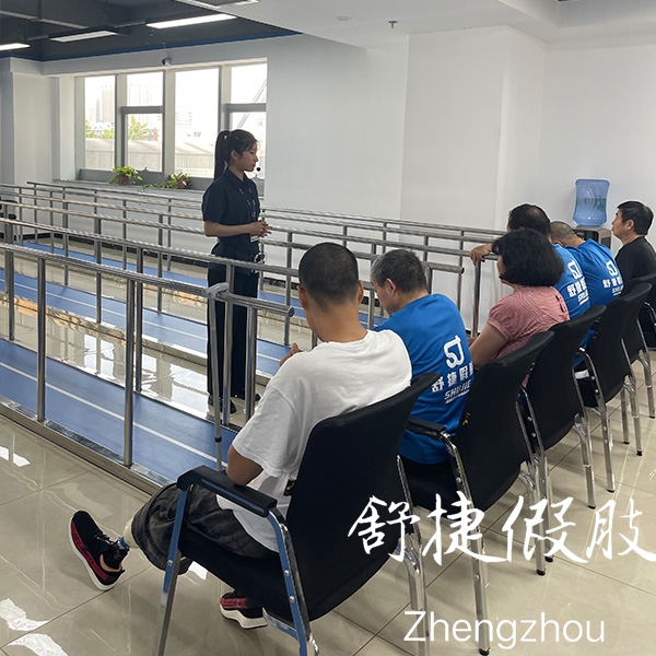 舒捷假肢小腿假肢專業(yè)康復(fù)訓(xùn)練.jpg