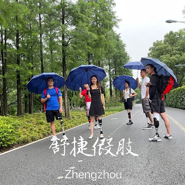 下雨天穿假肢散步，防水